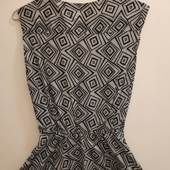 Zikger Dress/ Knee-Length/ Geometric Print/ A-Line/ Size S (fits larger) - Picture 3 of 9